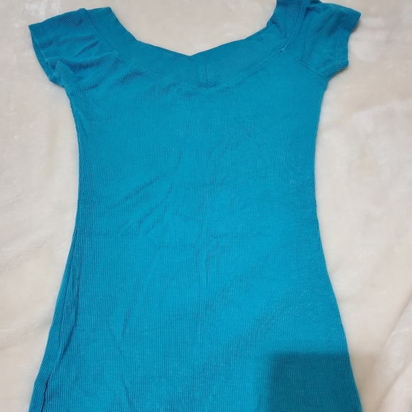 Bebe V-NECK TEE - Picture 5 of 5